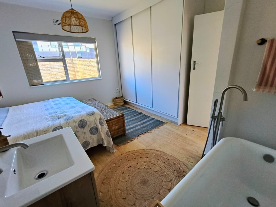 5 Bedroom Property for Sale in Wavecrest Eastern Cape